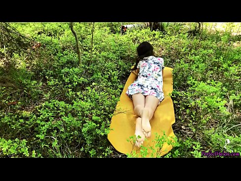 ❤️ په ټینډر کې اجنبی زما بلی مشت زنی کوي او په ځنګل کې په جوش سره ټوکې کوي ️❌ جنس