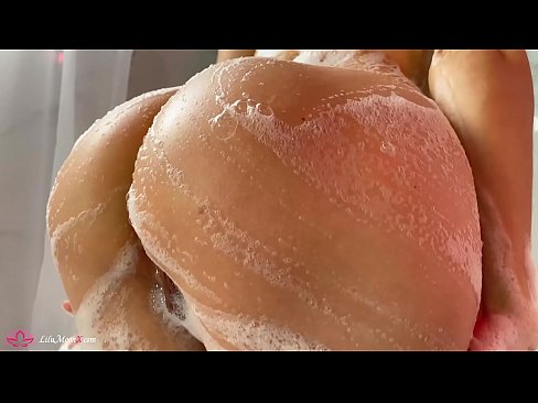 ❤️ Brunette په شاور کې د شدید orgasm لپاره د وایبرټر سره بلی مشت زنی کوي ️❌ جنس